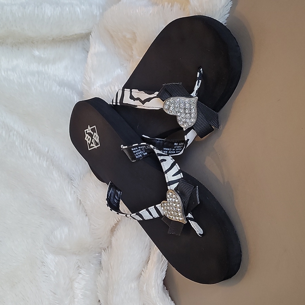 Big Yellow Box flip flops size 9